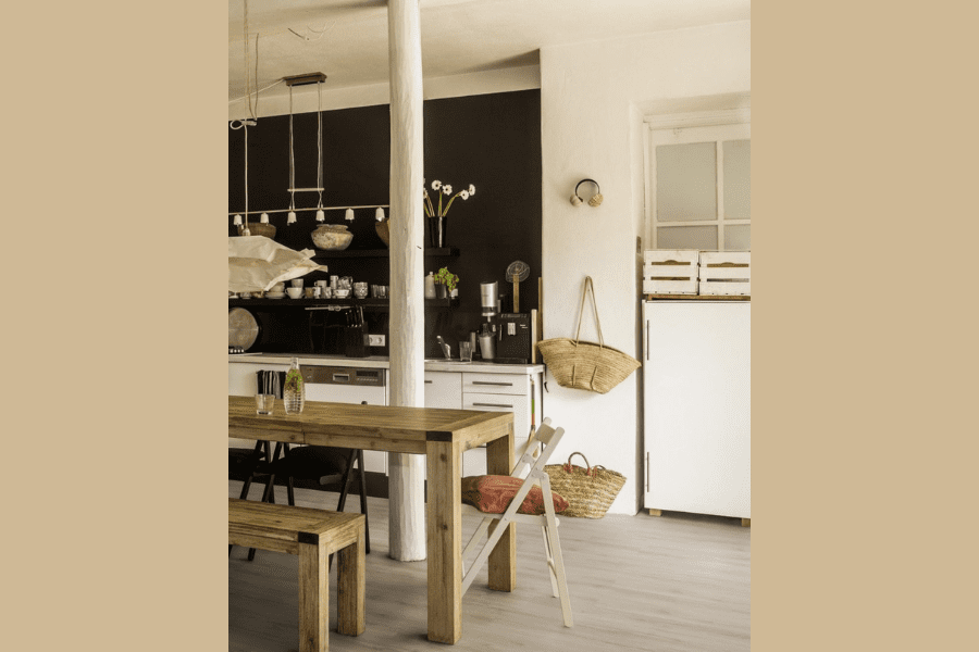 Suelo de madera beige para cocina blanca Suelo de madera beige para cocina blanca